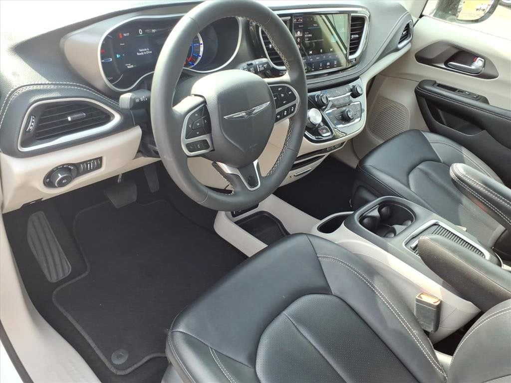 2024 Chrysler Pacifica Hybrid Select