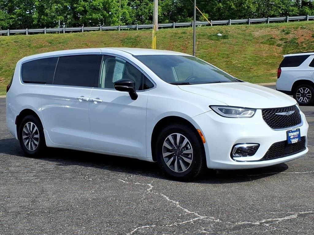 2024 Chrysler Pacifica Hybrid Select