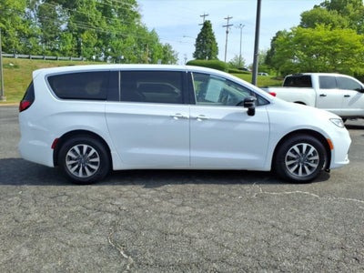 2024 Chrysler Pacifica Hybrid Select