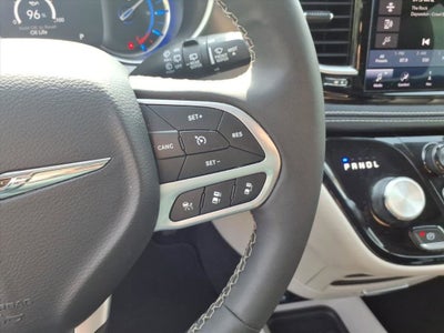 2024 Chrysler Pacifica Hybrid Select