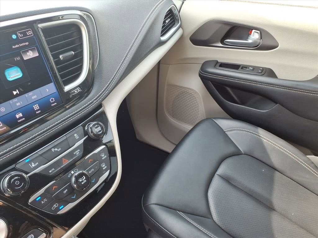 2024 Chrysler Pacifica Hybrid Select