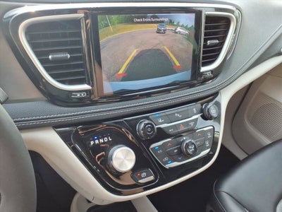 2024 Chrysler Pacifica Hybrid Select