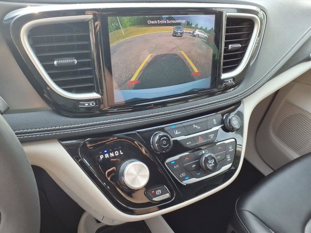 2024 Chrysler Pacifica Hybrid Select