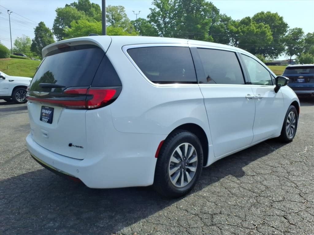 2024 Chrysler Pacifica Hybrid Select