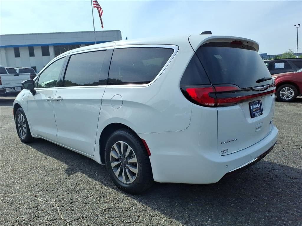 2024 Chrysler Pacifica Hybrid Select