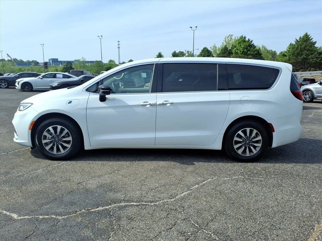 2024 Chrysler Pacifica Hybrid Select