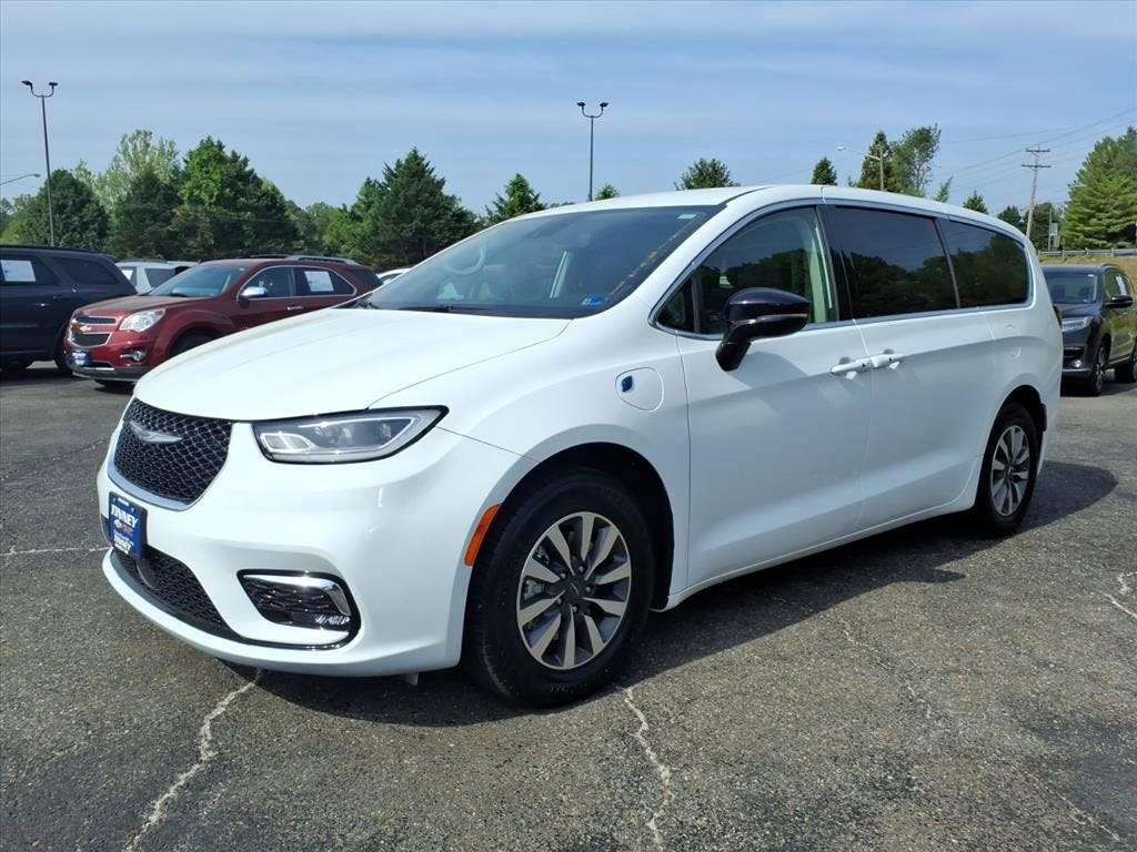 2024 Chrysler Pacifica Hybrid Select