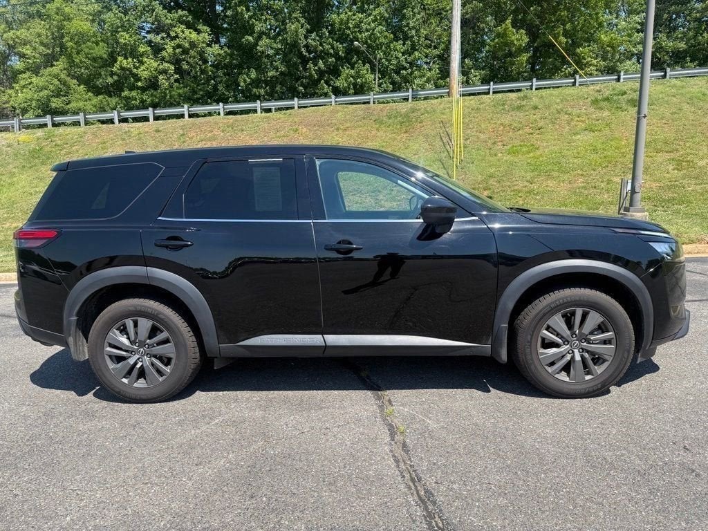 2023 Nissan Pathfinder S